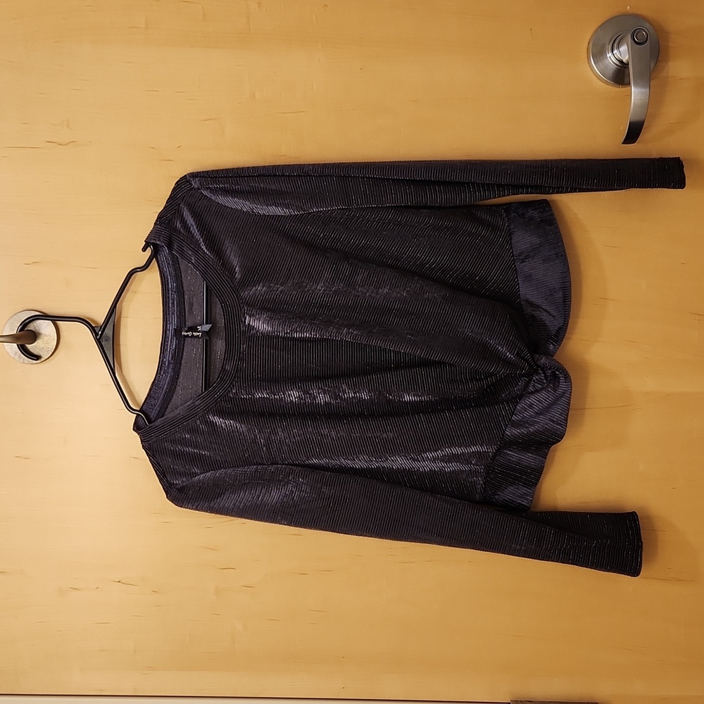 Twist front party top